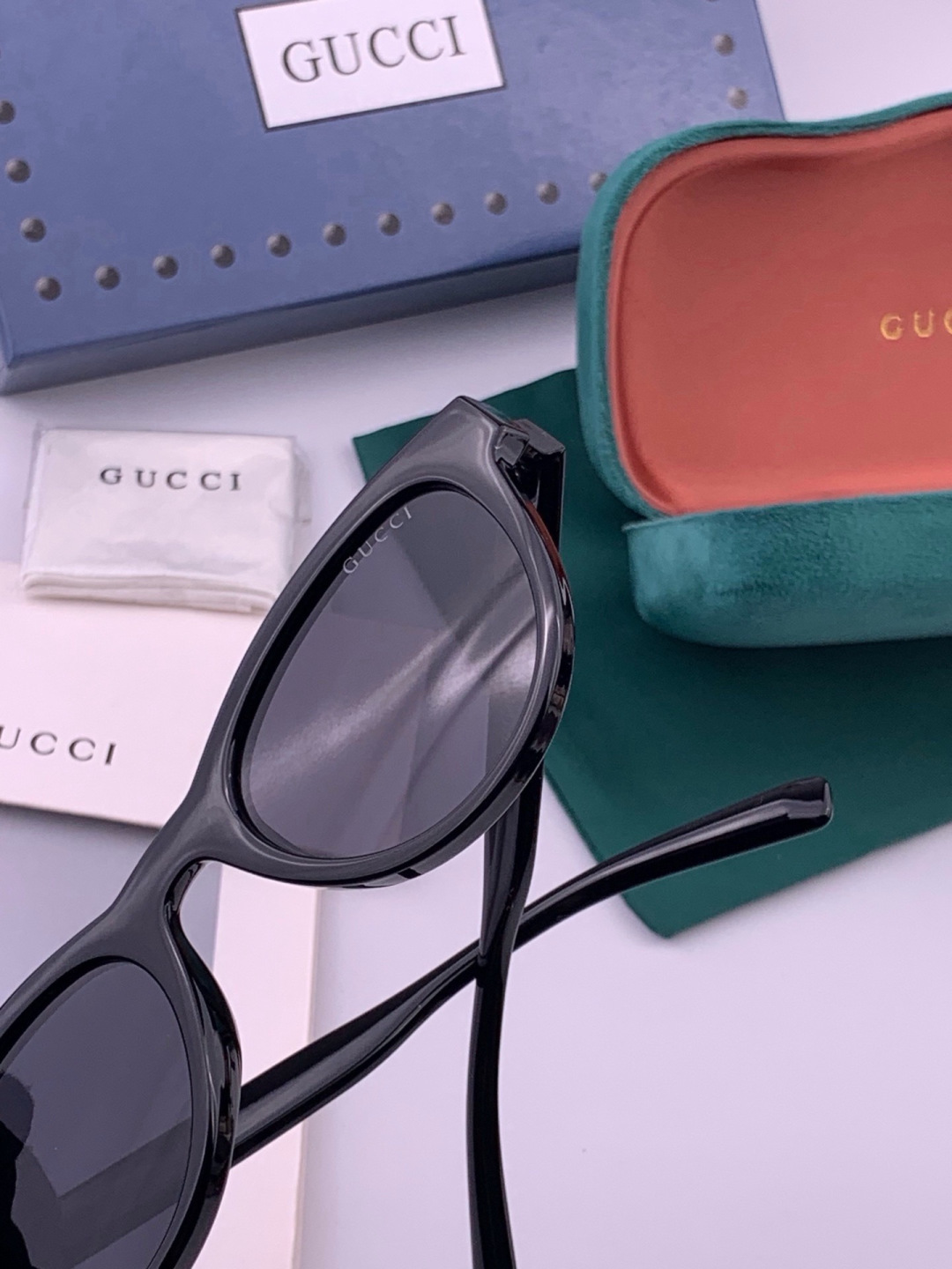 【TR偏光系列】Gucci   经典的小框设计，情侣款不挑脸型，无论搭配大衣还是连衣裙都非常显气质偏光镜片预防紫外线 型