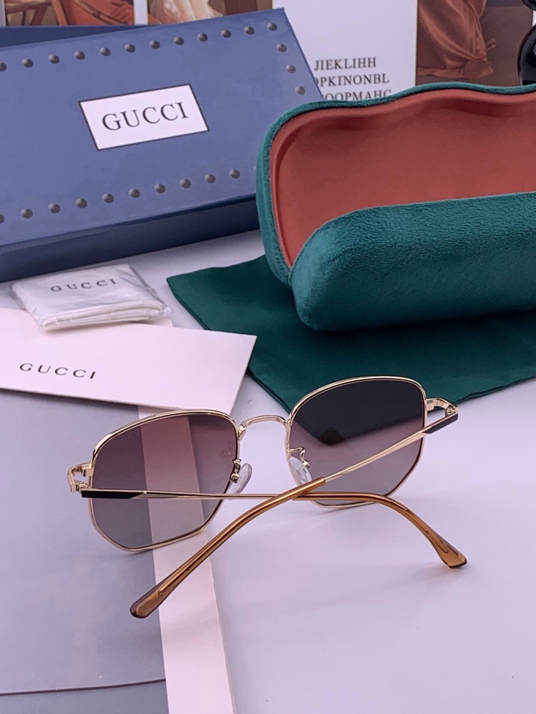 🔺 Gucci 🔻官方新款 众多明星同款[色]‼️‼️新款大框偏光墨镜 🌈🌈宝丽来超清加厚太阳镜🔝🔝型号：G9810