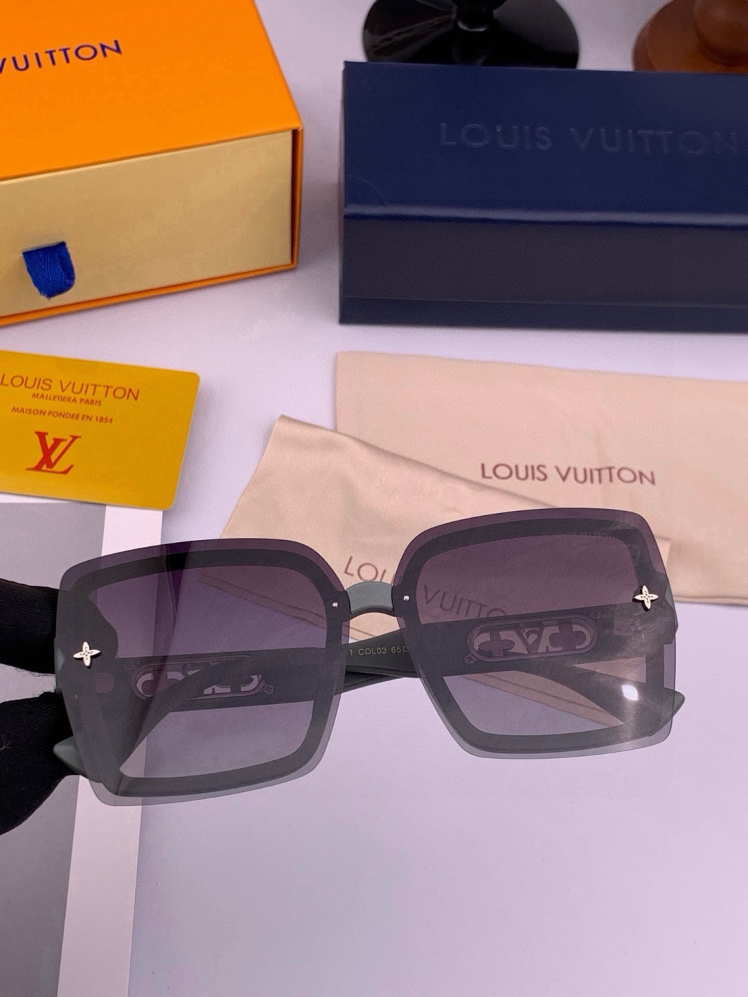 LV 太阳镜潮品官网模特同款 [玫瑰][玫瑰]四叶草🍀精致个性设计简约时尚 高品质值得拥有绝对潮爆整个夏季 新款L161