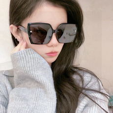 香奈儿 开春新款太阳镜 各路网红纷纷带起气场满分‼️ 俏皮甜美.上脸效果更佳.金属质感超好 型号:CH1990 香奈儿 开春新款太阳镜 各路网红纷纷带起气场满分‼️ 俏皮甜美.上脸效果更佳.金属质感超好 型号:CH1990