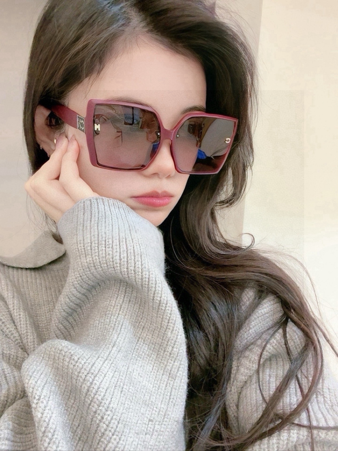 香奈儿 开春新款太阳镜 各路网红纷纷带起气场满分‼️ 俏皮甜美.上脸效果更佳.金属质感超好 型号：CH1990