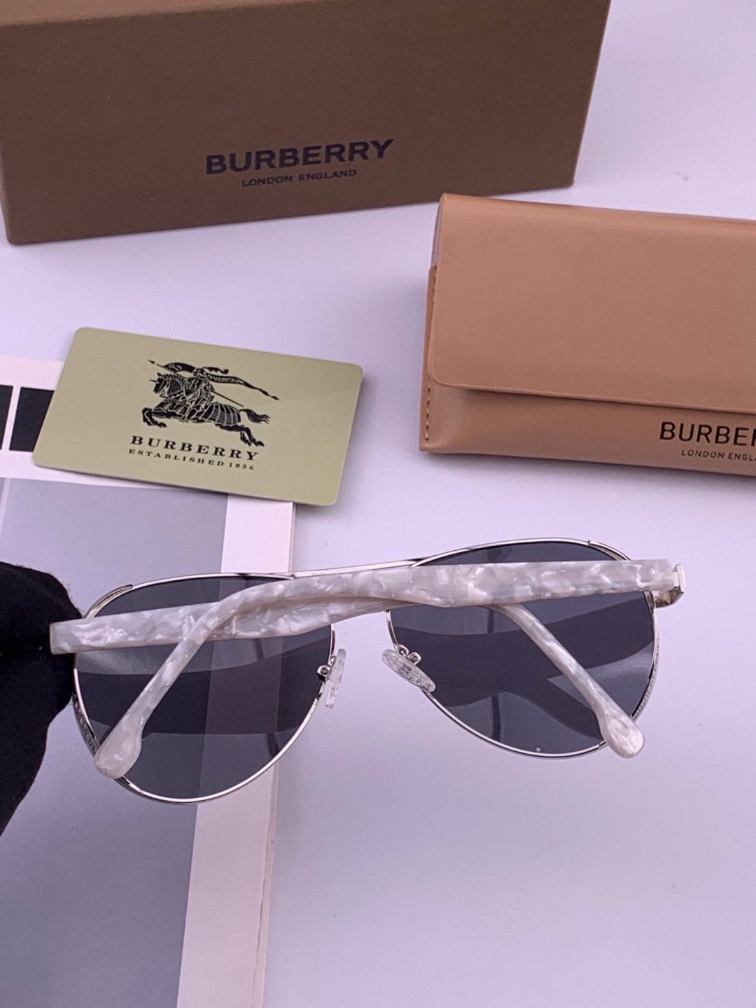 BURBERRY 巴宝莉，男士太阳眼镜🕶正版蛤蟆，太阳镜💋高品质，不挑脸，火的狠🍁新款🍁无死角🔝型号：B