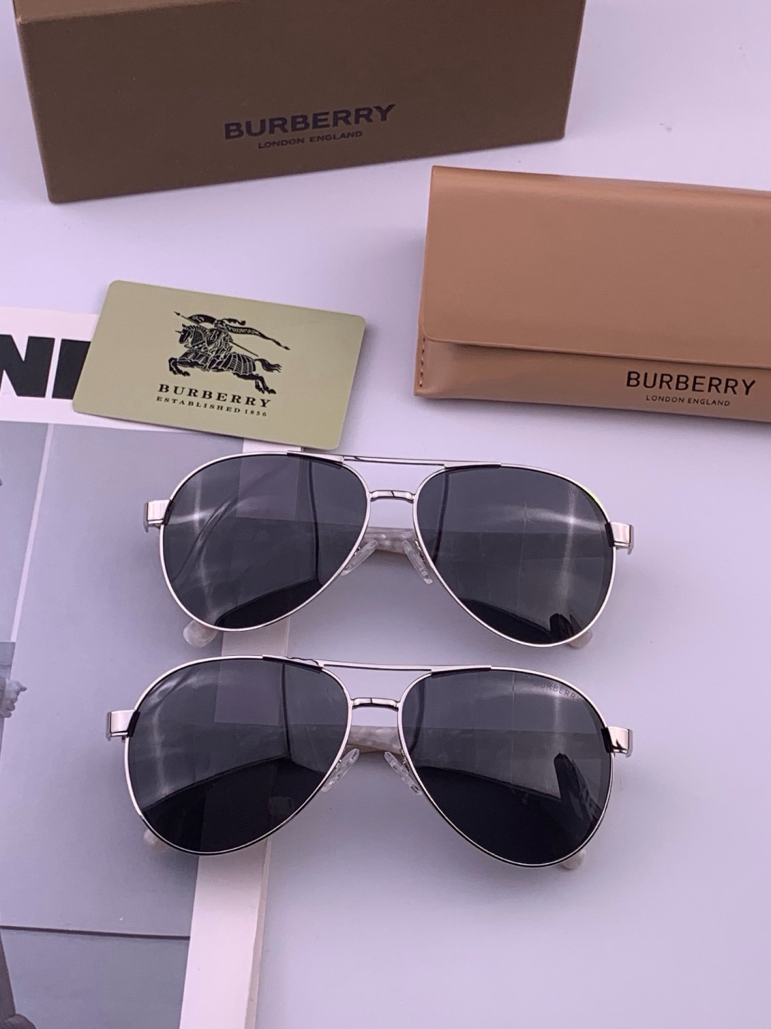 BURBERRY 巴宝莉，男士太阳眼镜🕶正版蛤蟆，太阳镜💋高品质，不挑脸，火的狠🍁新款🍁无死角🔝型号：B
