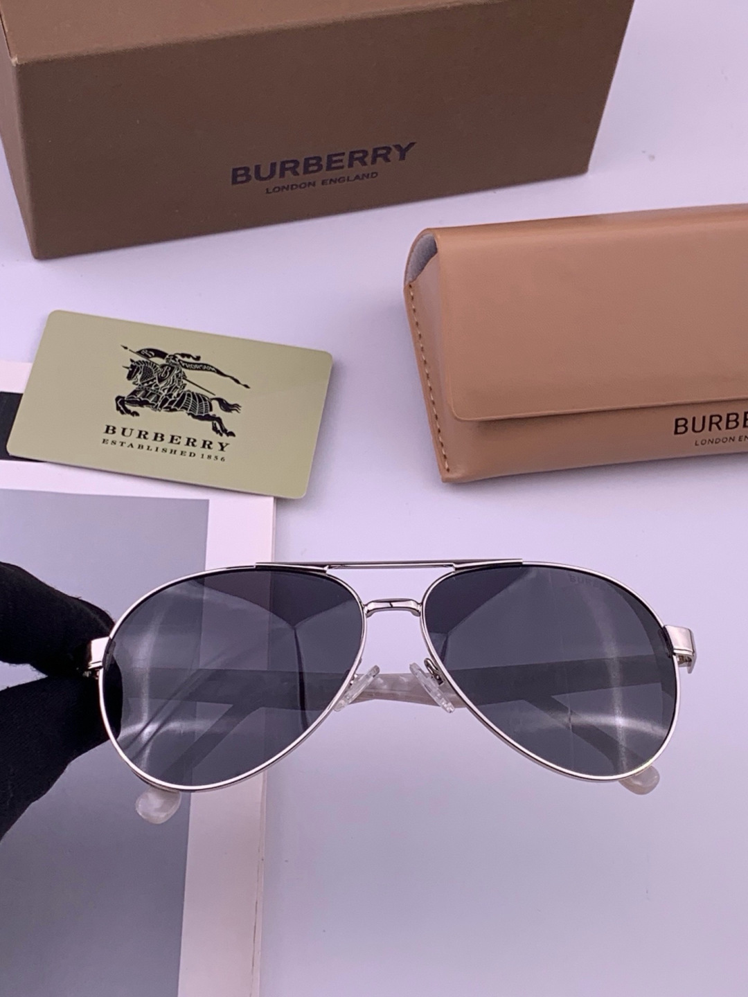 BURBERRY 巴宝莉，男士太阳眼镜🕶正版蛤蟆，太阳镜💋高品质，不挑脸，火的狠🍁新款🍁无死角🔝型号：B