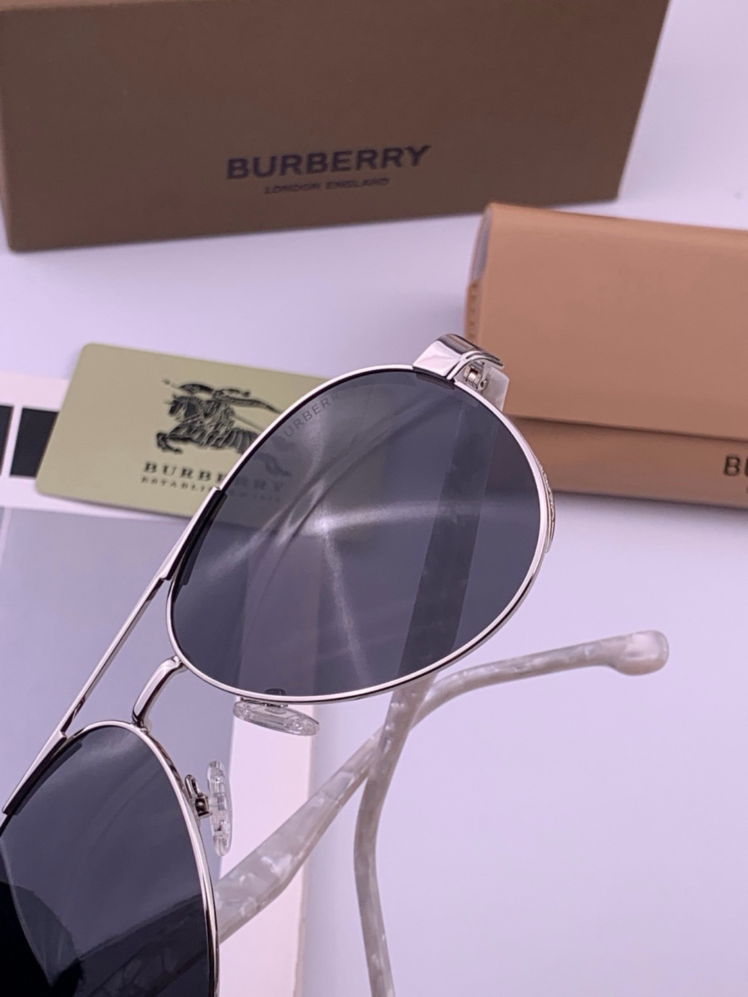 BURBERRY 巴宝莉，男士太阳眼镜🕶正版蛤蟆，太阳镜💋高品质，不挑脸，火的狠🍁新款🍁无死角🔝型号：B