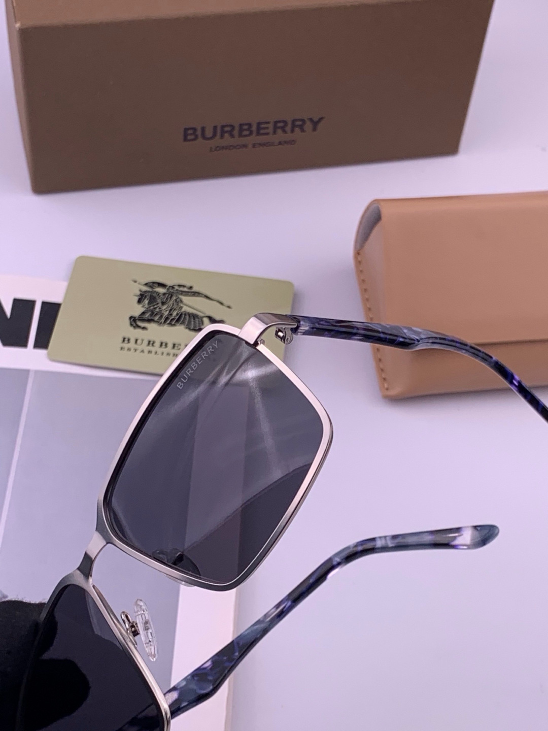 BURBERRY 巴宝莉，男士太阳眼镜🕶正版蛤蟆，太阳镜💋高品质，不挑脸，火的狠🍁新款🍁无死角🔝型号：B