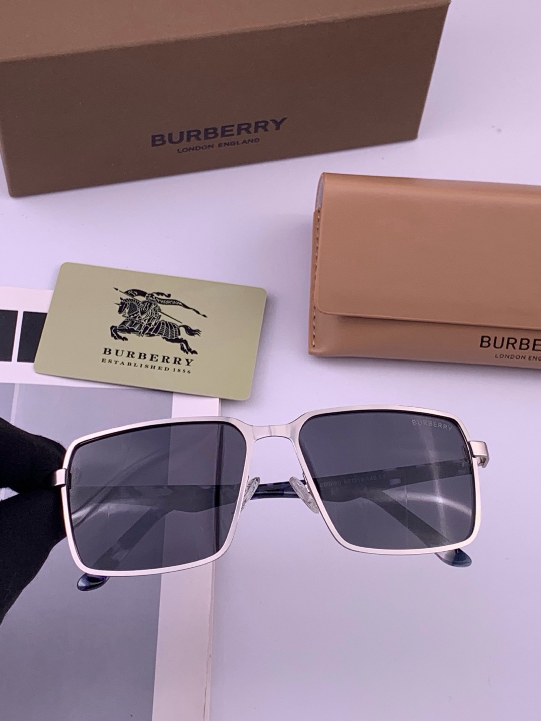 BURBERRY 巴宝莉，男士太阳眼镜🕶正版蛤蟆，太阳镜💋高品质，不挑脸，火的狠🍁新款🍁无死角🔝型号：B