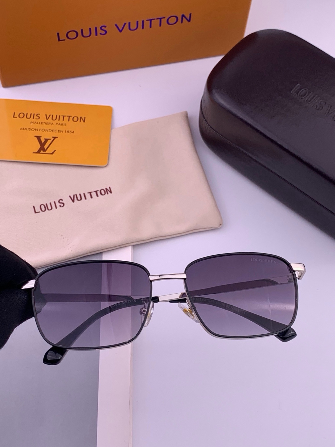LV🔥高品质男女款”太阳镜🔥 开车钓鱼都可🔥百搭显瘦墨镜韩版男士飞行员大框司机开车防紫外线太阳镜，型号：L4906