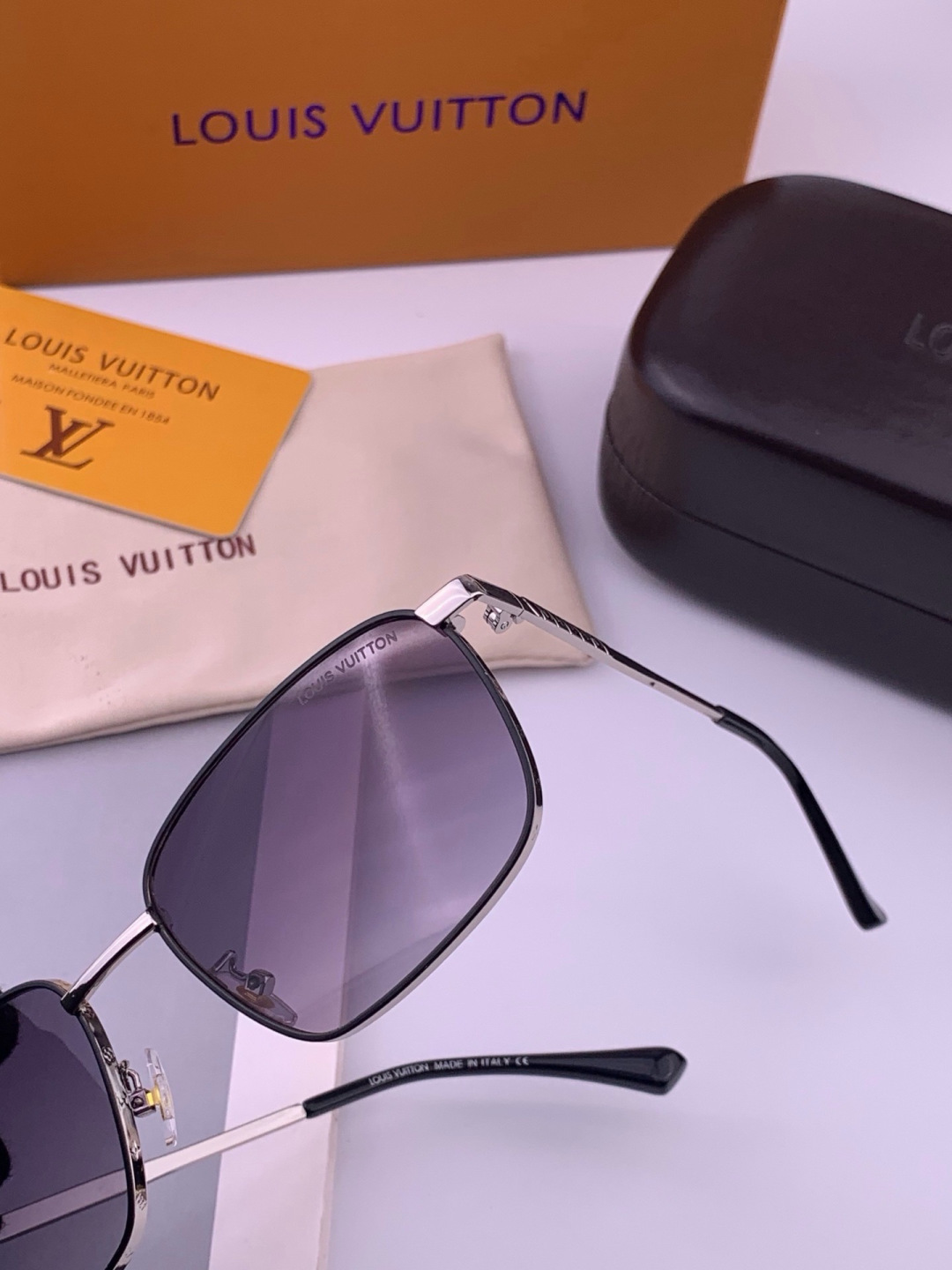 LV🔥高品质男女款”太阳镜🔥 开车钓鱼都可🔥百搭显瘦墨镜韩版男士飞行员大框司机开车防紫外线太阳镜，型号：L4906