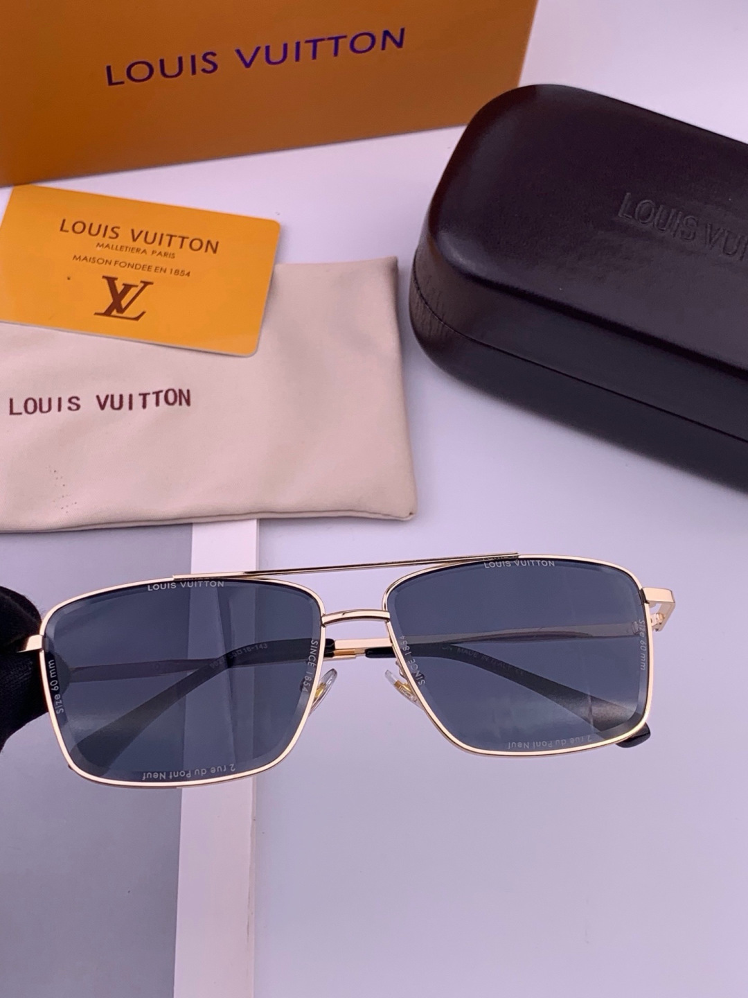 LV🔥高品质男女款”太阳镜🔥 开车钓鱼都可🔥百搭显瘦墨镜韩版男士飞行员大框司机开车防紫外线太阳镜，型号：L7902