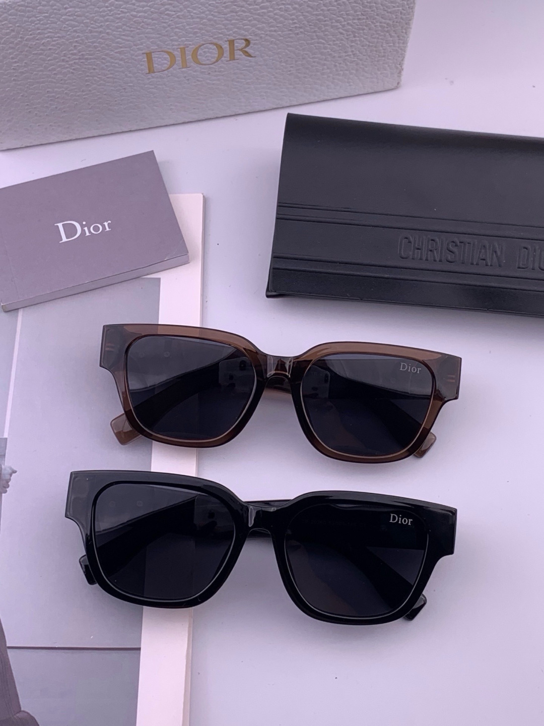 DIOR 新款女士方框太阳眼镜 开车墨镜 新款金属无框太阳镜  时尚大方 舒适轻盈 精致奢华 超轻 型号：CD02036