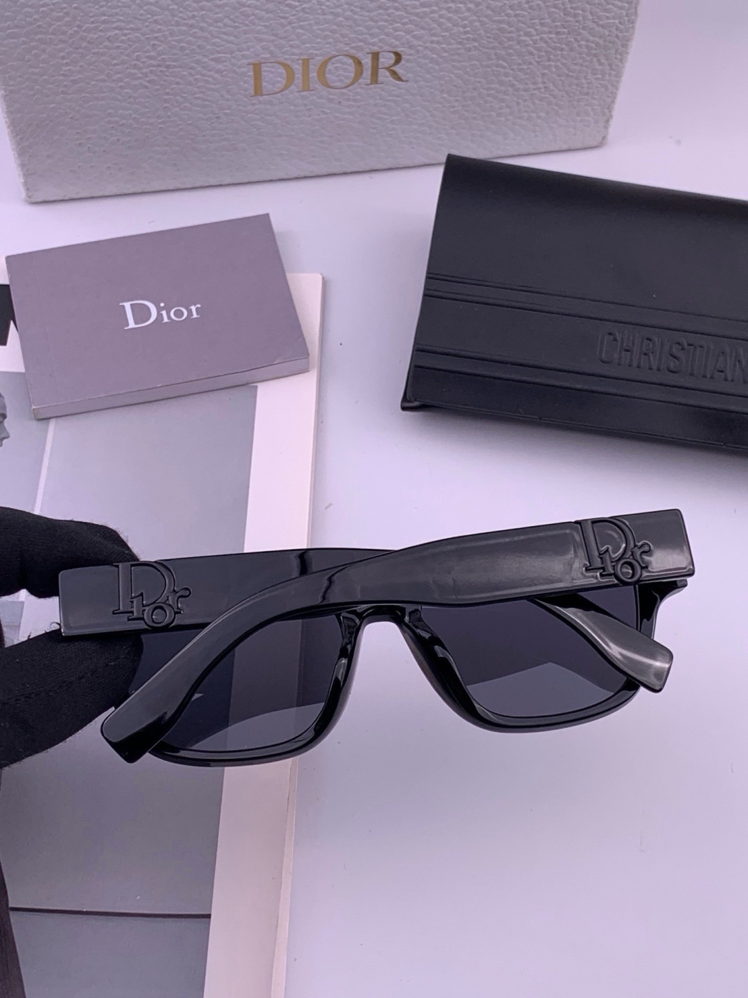 DIOR 新款女士方框太阳眼镜 开车墨镜 新款金属无框太阳镜  时尚大方 舒适轻盈 精致奢华 超轻 型号：CD02036