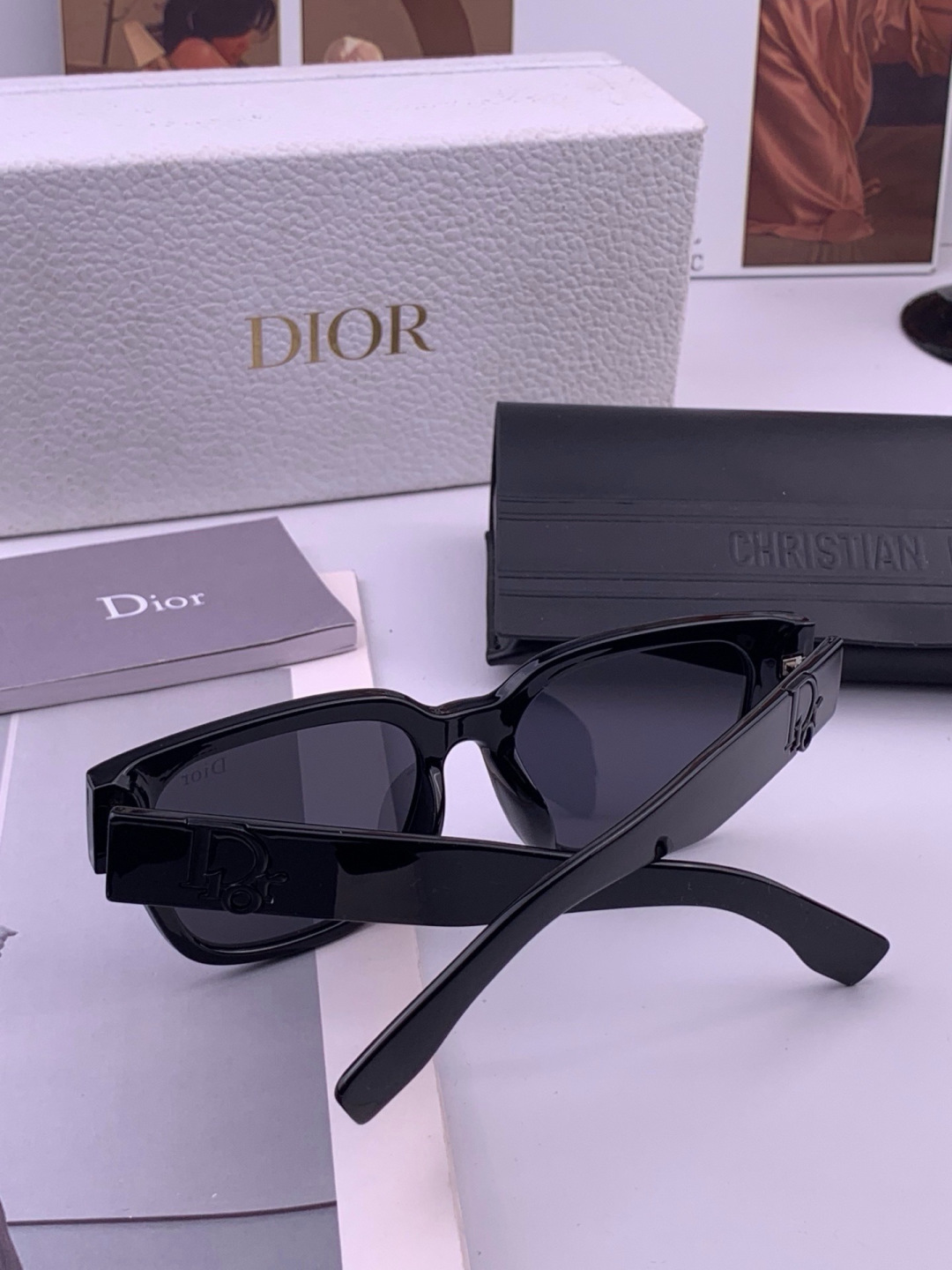 DIOR 新款女士方框太阳眼镜 开车墨镜 新款金属无框太阳镜  时尚大方 舒适轻盈 精致奢华 超轻 型号：CD02036