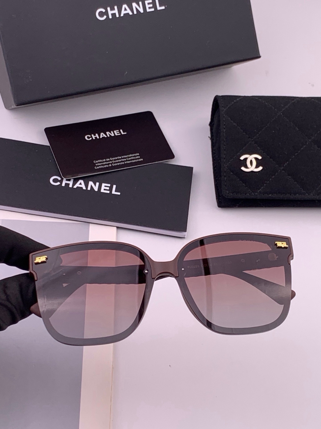 【CHANEL】香奈儿 新款山茶花潮流爆款 时尚圆框高清偏光太阳镜 佩戴舒适 网红潮款墨镜  ♥️♥️型号：CH5292