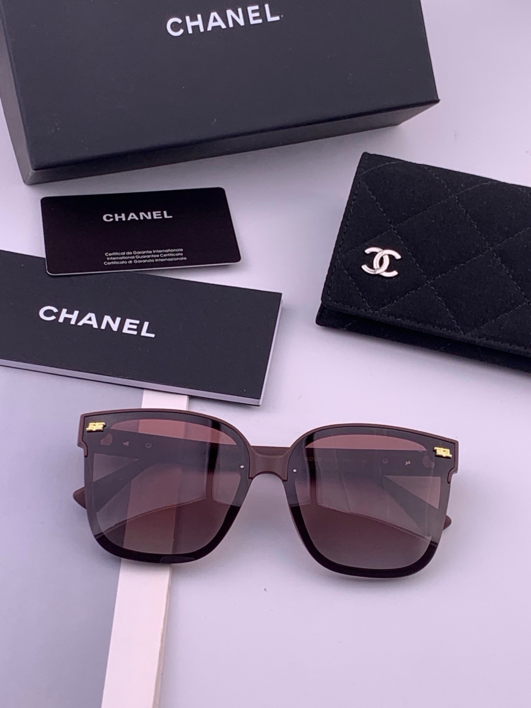 【CHANEL】香奈儿 新款山茶花潮流爆款 时尚圆框高清偏光太阳镜 佩戴舒适 网红潮款墨镜  ♥️♥️型号：CH5292