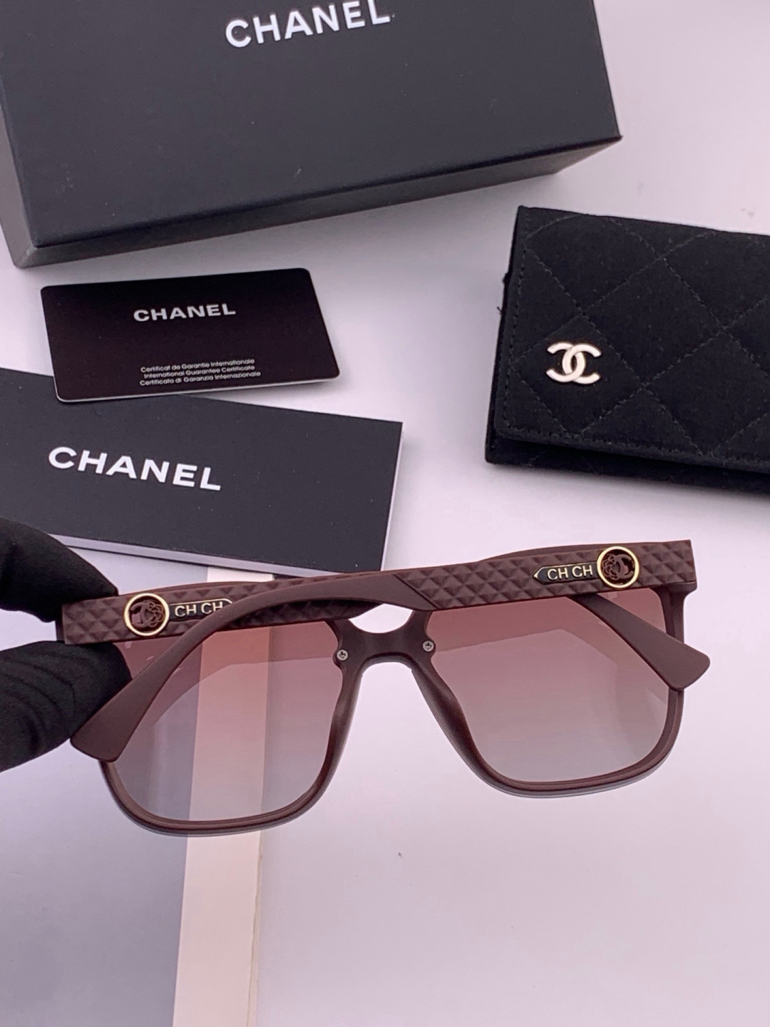 【CHANEL】香奈儿 新款山茶花潮流爆款 时尚圆框高清偏光太阳镜 佩戴舒适 网红潮款墨镜  ♥️♥️型号：CH5292