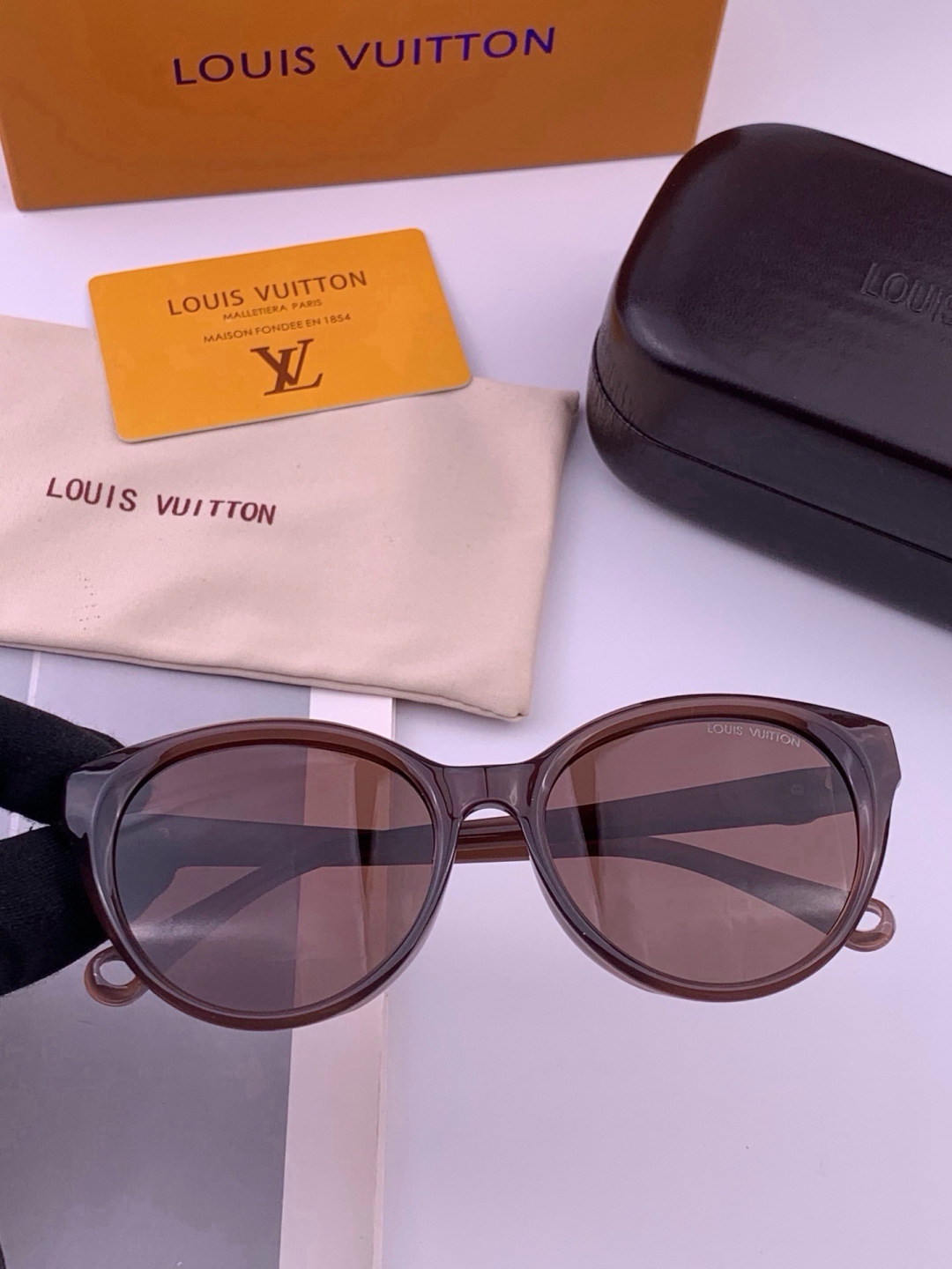 LV 太阳镜潮品官网模特同款 [玫瑰][玫瑰]四叶草🍀精致个性设计简约时尚 高品质值得拥有绝对潮爆整个夏季 新款 型号：