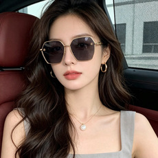 香奈儿 开春新款太阳镜 各路网红纷纷带起气场满分‼️ 俏皮甜美.上脸效果更佳.金属质感超好 型号:CH91734 香奈儿 开春新款太阳镜 各路网红纷纷带起气场满分‼️ 俏皮甜美.上脸效果更佳.金属质感超好 型号:CH91734