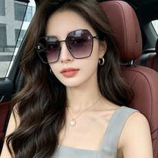 香奈儿 开春新款太阳镜 各路网红纷纷带起气场满分‼️ 俏皮甜美.上脸效果更佳.金属质感超好 型号:CH91734 香奈儿 开春新款太阳镜 各路网红纷纷带起气场满分‼️ 俏皮甜美.上脸效果更佳.金属质感超好 型号:CH91734