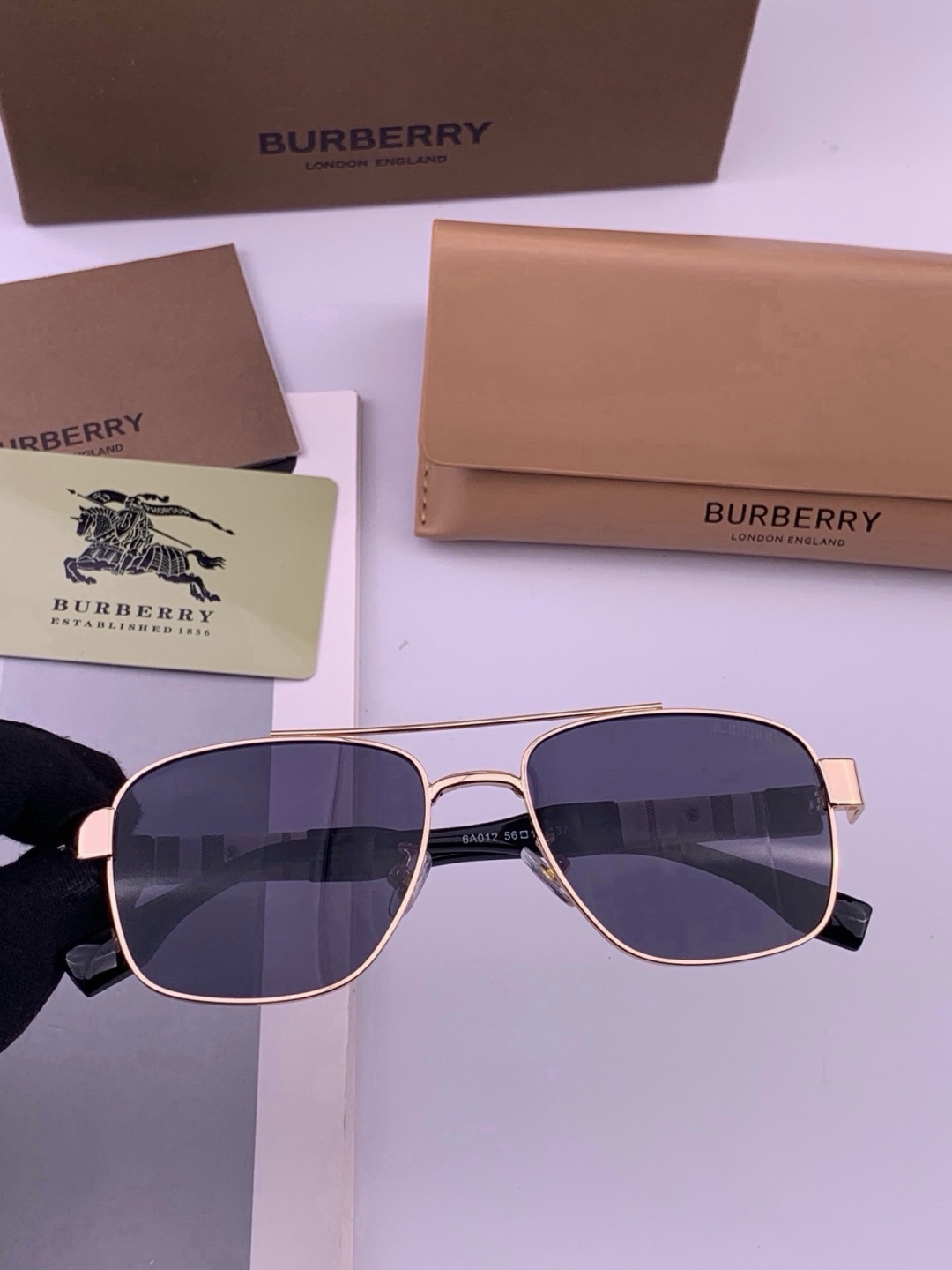 BURBERRY 巴宝莉 男士太阳眼镜 🕶🕶正版蛤蟆 太阳镜💋💋👣👣  高品质 不挑脸 火的狠 🍁🍁💯💯🐝🐝🐝🐝🐝🐝新款