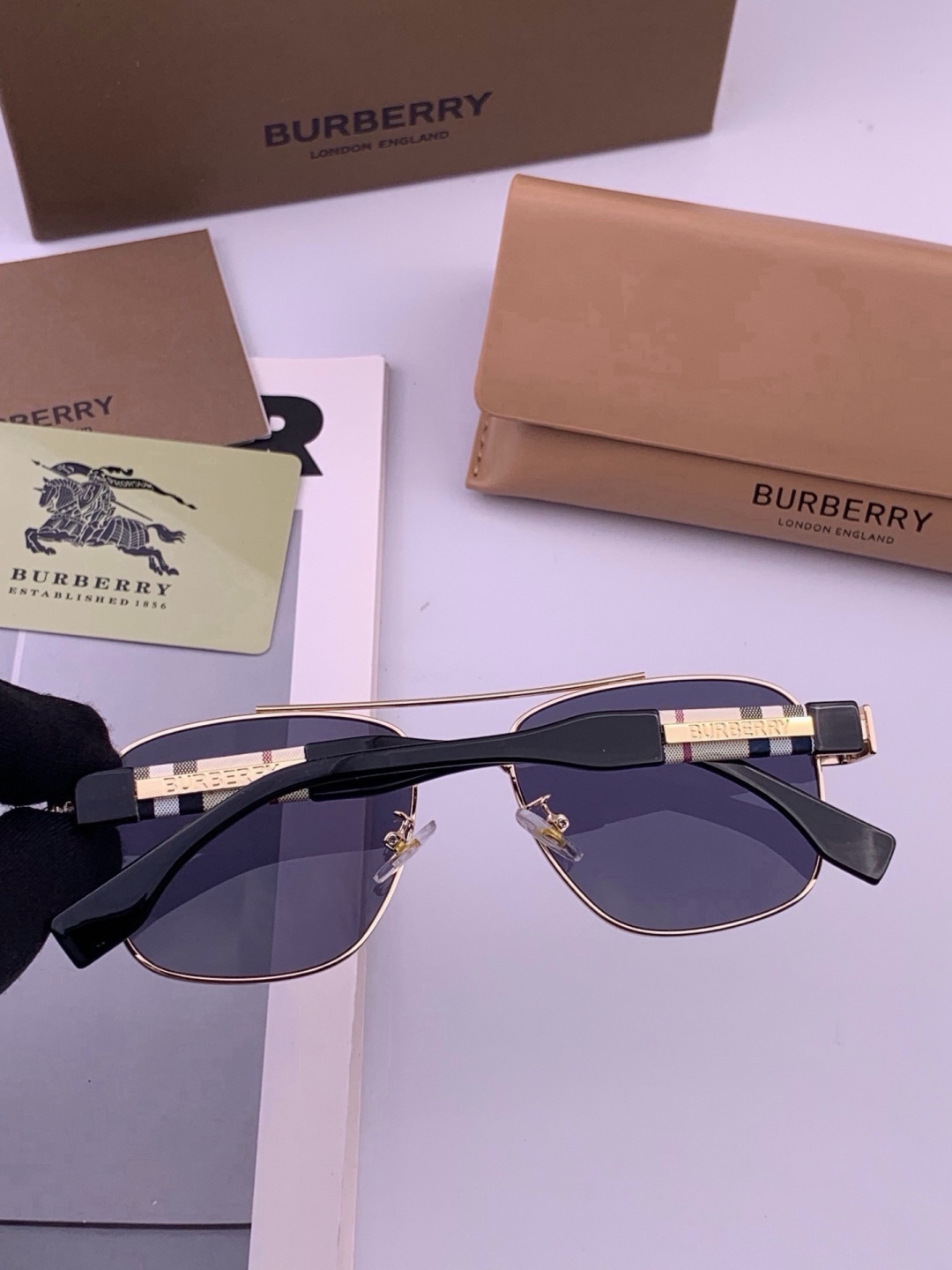 BURBERRY 巴宝莉 男士太阳眼镜 🕶🕶正版蛤蟆 太阳镜💋💋👣👣  高品质 不挑脸 火的狠 🍁🍁💯💯🐝🐝🐝🐝🐝🐝新款
