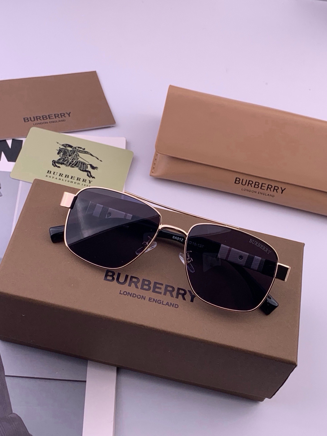 BURBERRY 巴宝莉 男士太阳眼镜 🕶🕶正版蛤蟆 太阳镜💋💋👣👣  高品质 不挑脸 火的狠 🍁🍁💯💯🐝🐝🐝🐝🐝🐝新款