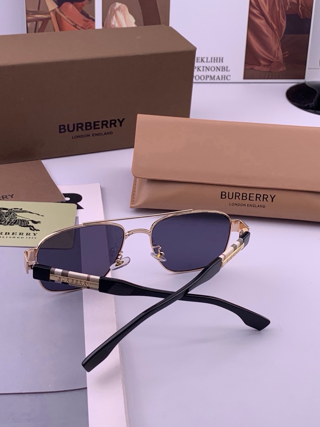BURBERRY 巴宝莉 男士太阳眼镜 🕶🕶正版蛤蟆 太阳镜💋💋👣👣  高品质 不挑脸 火的狠 🍁🍁💯💯🐝🐝🐝🐝🐝🐝新款