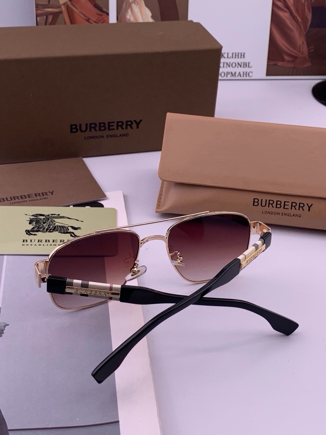 BURBERRY 巴宝莉 男士太阳眼镜 🕶🕶正版蛤蟆 太阳镜💋💋👣👣  高品质 不挑脸 火的狠 🍁🍁💯💯🐝🐝🐝🐝🐝🐝新款