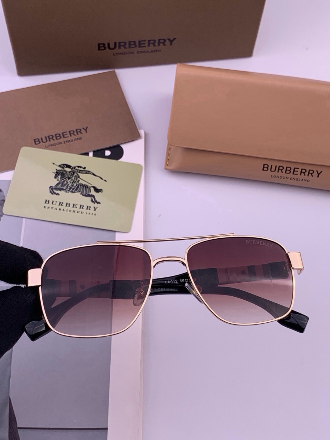 BURBERRY 巴宝莉 男士太阳眼镜 🕶🕶正版蛤蟆 太阳镜💋💋👣👣  高品质 不挑脸 火的狠 🍁🍁💯💯🐝🐝🐝🐝🐝🐝新款
