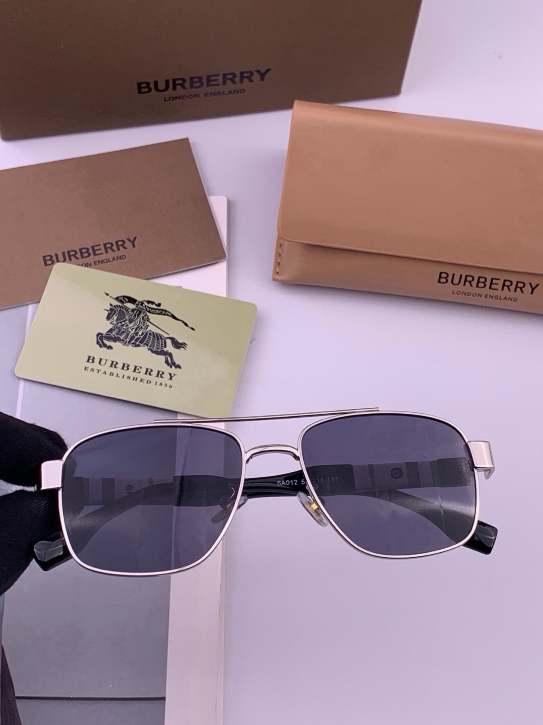 BURBERRY 巴宝莉 男士太阳眼镜 🕶🕶正版蛤蟆 太阳镜💋💋👣👣  高品质 不挑脸 火的狠 🍁🍁💯💯🐝🐝🐝🐝🐝🐝新款