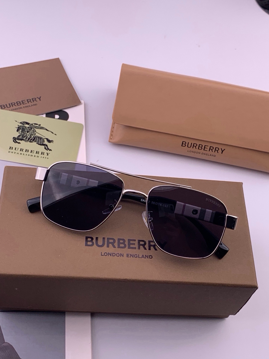 BURBERRY 巴宝莉 男士太阳眼镜 🕶🕶正版蛤蟆 太阳镜💋💋👣👣  高品质 不挑脸 火的狠 🍁🍁💯💯🐝🐝🐝🐝🐝🐝新款