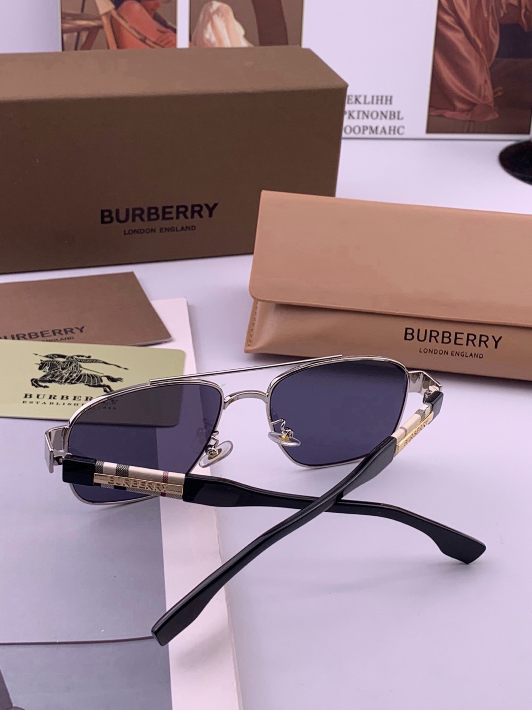 BURBERRY 巴宝莉 男士太阳眼镜 🕶🕶正版蛤蟆 太阳镜💋💋👣👣  高品质 不挑脸 火的狠 🍁🍁💯💯🐝🐝🐝🐝🐝🐝新款
