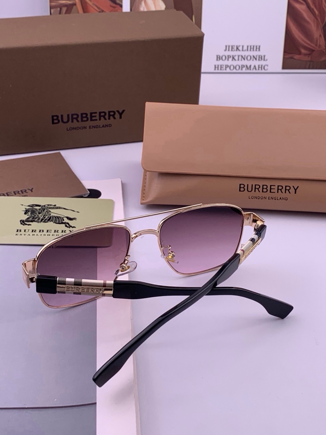 BURBERRY 巴宝莉 男士太阳眼镜 🕶🕶正版蛤蟆 太阳镜💋💋👣👣  高品质 不挑脸 火的狠 🍁🍁💯💯🐝🐝🐝🐝🐝🐝新款
