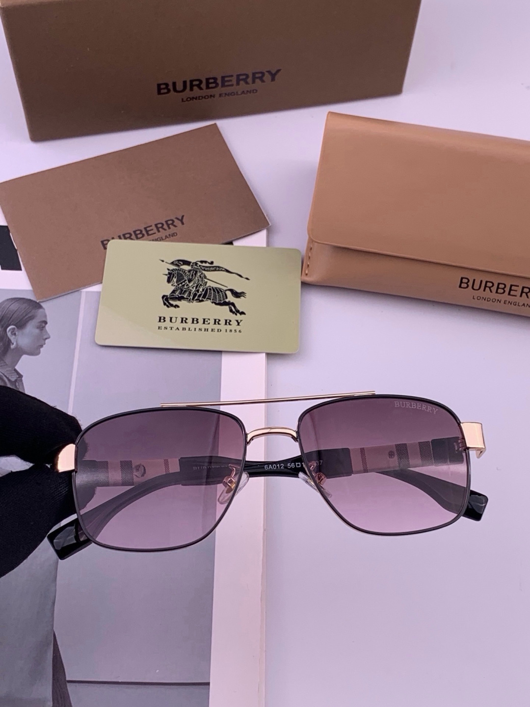 BURBERRY 巴宝莉 男士太阳眼镜 🕶🕶正版蛤蟆 太阳镜💋💋👣👣  高品质 不挑脸 火的狠 🍁🍁💯💯🐝🐝🐝🐝🐝🐝新款