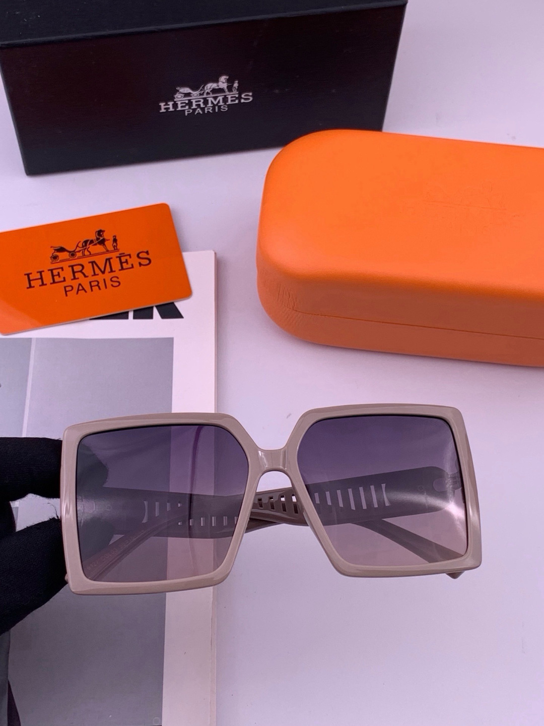 HERMES 爱马仕 开春新款🎈原版出货 网红超爆款💙经典奢华全球风[强][酷][亲亲] 时尚方框太阳镜[得意] 气质非
