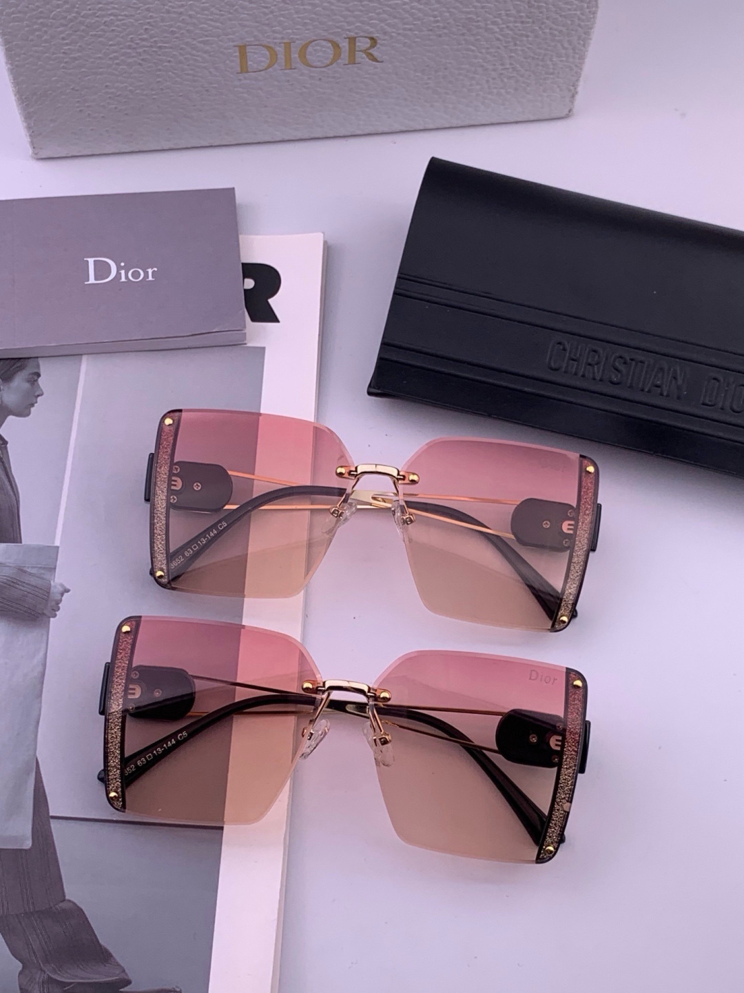 🔺 【DIOR-迪奥】开春新款 潮流爆款 时尚方框太阳镜 高品质 佩戴舒适 网红潮款墨镜 型号：D2365