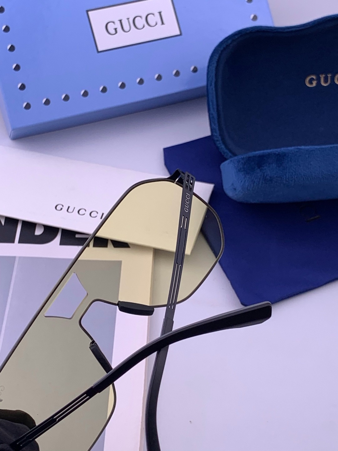 ♦️ GUCCI 新款男女情侣款太阳镜多边形墨镜iP电镀永不褪色 超轻超有弹性整幅眼镜无螺丝重要的是压不坏 高清尼龙镜片