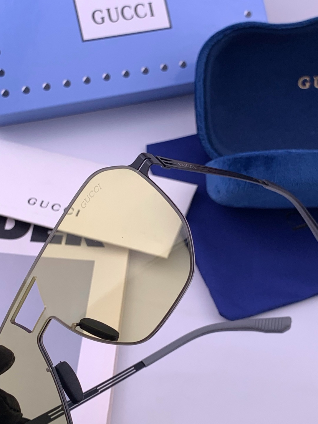 ♦️ GUCCI 新款男女情侣款太阳镜多边形墨镜iP电镀永不褪色 超轻超有弹性整幅眼镜无螺丝重要的是压不坏 高清尼龙镜片