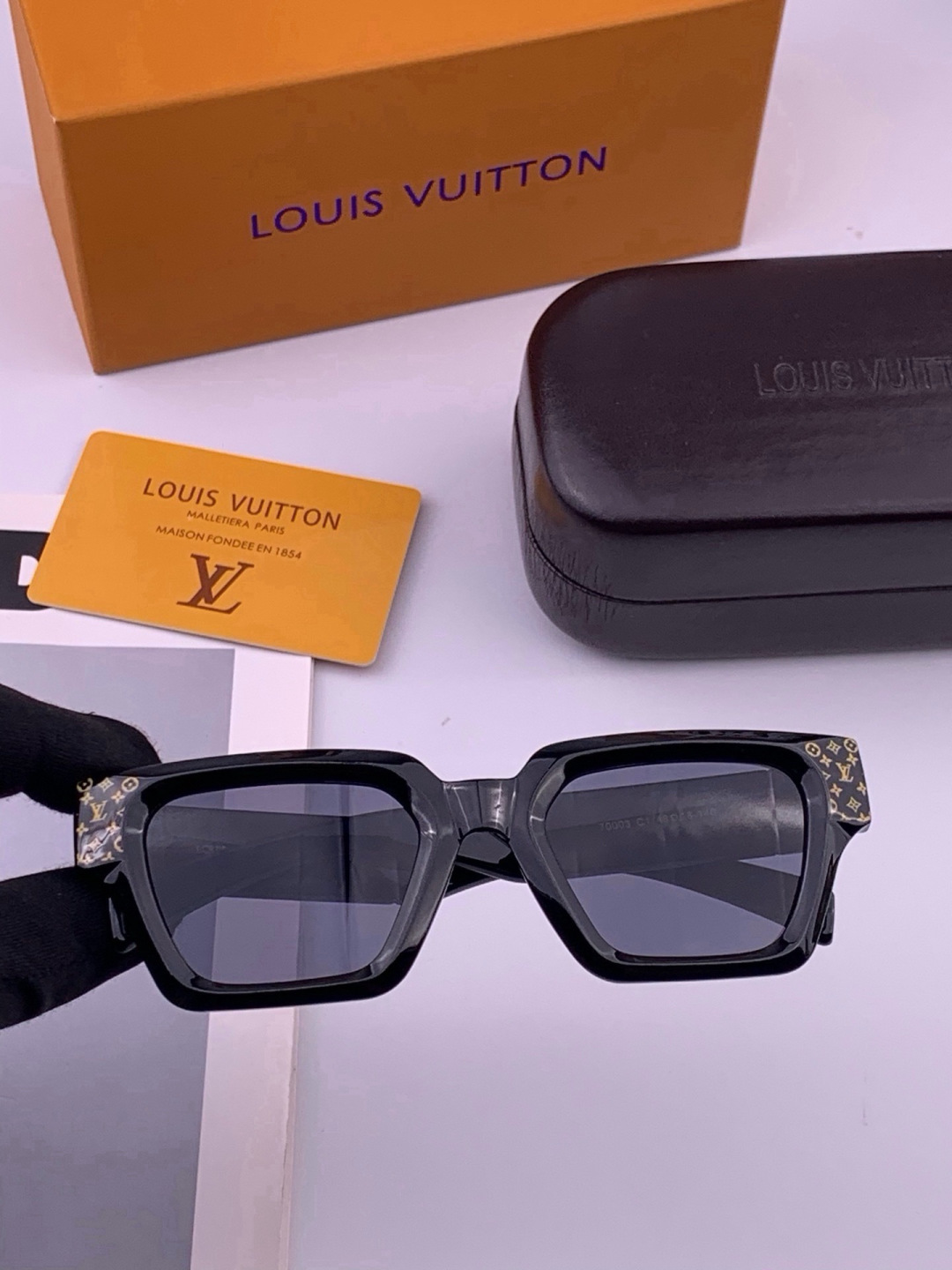 🔺LV🔻早春新款，众多明星同款[色]LV‼️‼️新款大框墨镜 ，🌈🌈宝丽来超清太阳镜🔝🔝型号：L37000