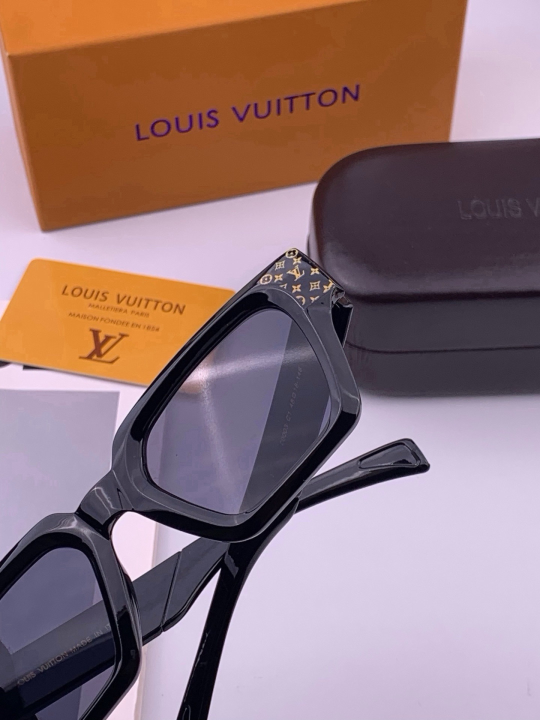 🔺LV🔻早春新款，众多明星同款[色]LV‼️‼️新款大框墨镜 ，🌈🌈宝丽来超清太阳镜🔝🔝型号：L37000