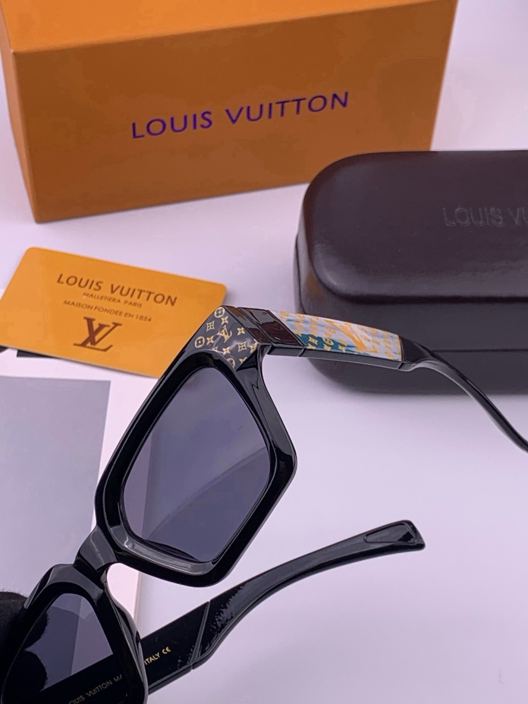 🔺LV🔻早春新款，众多明星同款[色]LV‼️‼️新款大框墨镜 ，🌈🌈宝丽来超清太阳镜🔝🔝型号：L37000
