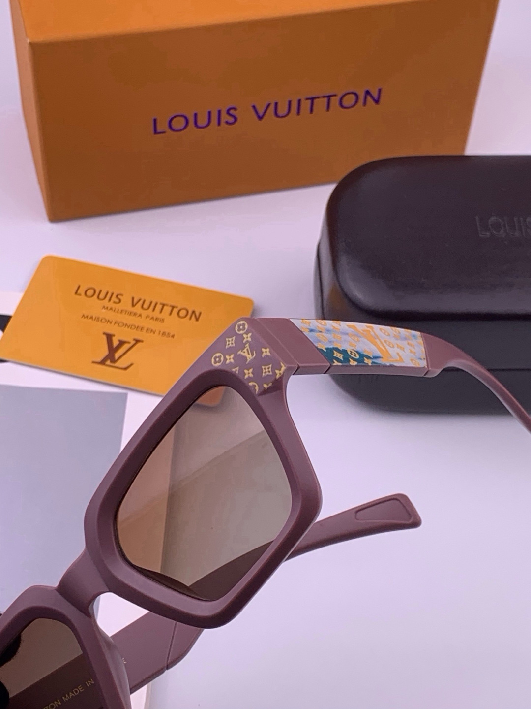 🔺LV🔻早春新款，众多明星同款[色]LV‼️‼️新款大框墨镜 ，🌈🌈宝丽来超清太阳镜🔝🔝型号：L37000