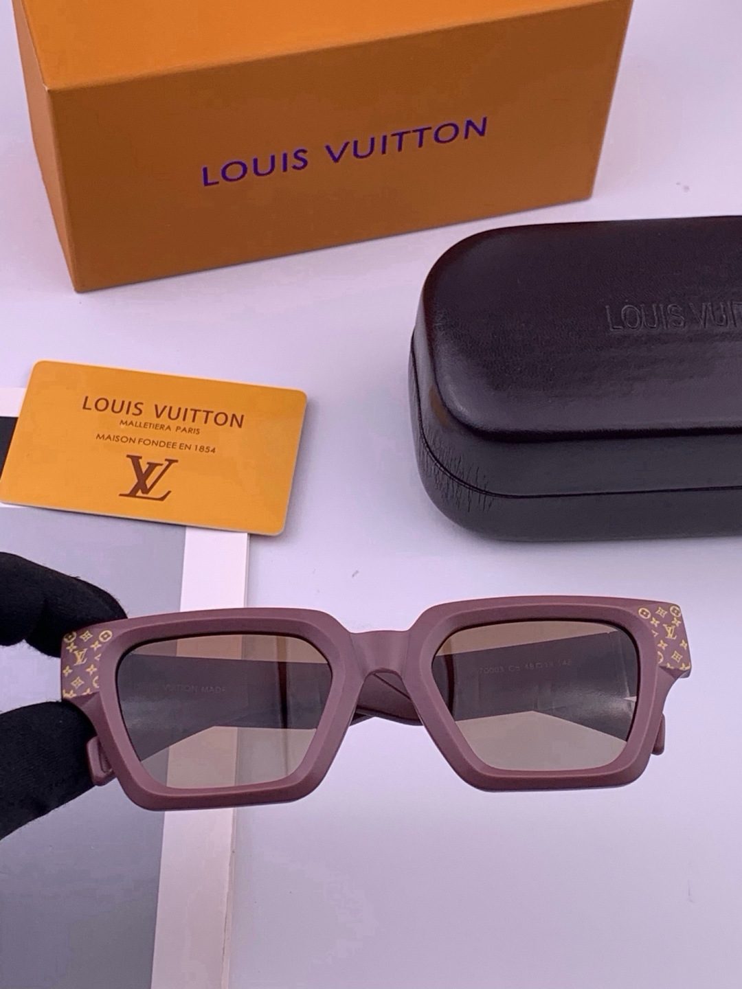 🔺LV🔻早春新款，众多明星同款[色]LV‼️‼️新款大框墨镜 ，🌈🌈宝丽来超清太阳镜🔝🔝型号：L37000