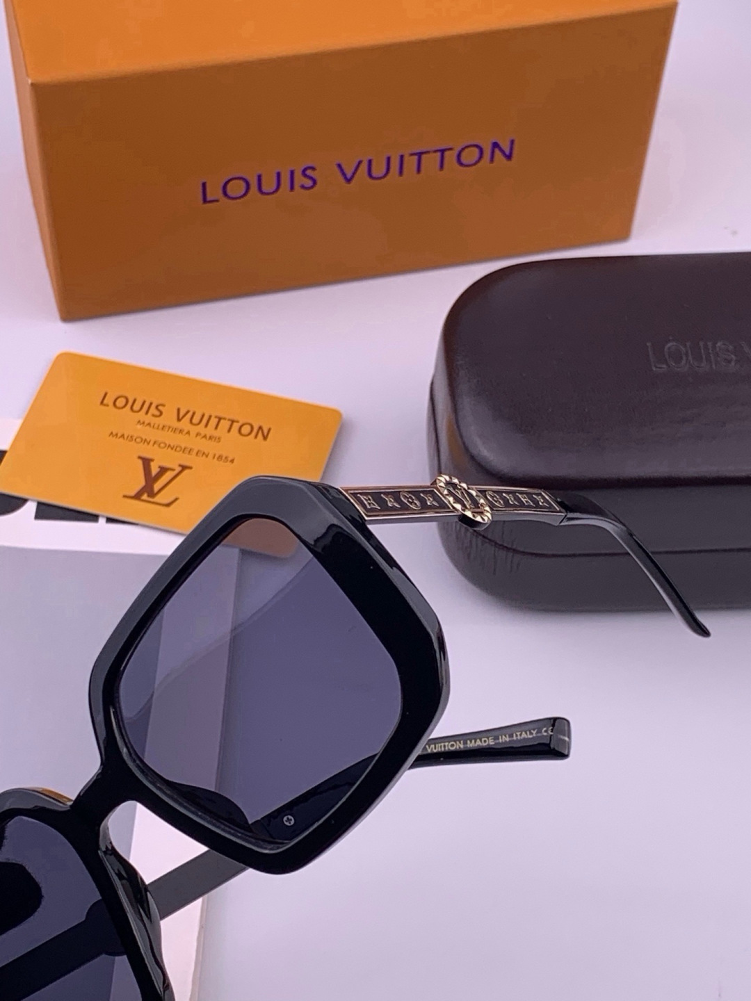 🔺LV🔻早春新款，众多明星同款[色]LV‼️‼️新款大框墨镜 ，🌈🌈宝丽来超清太阳镜🔝🔝型号：L37007