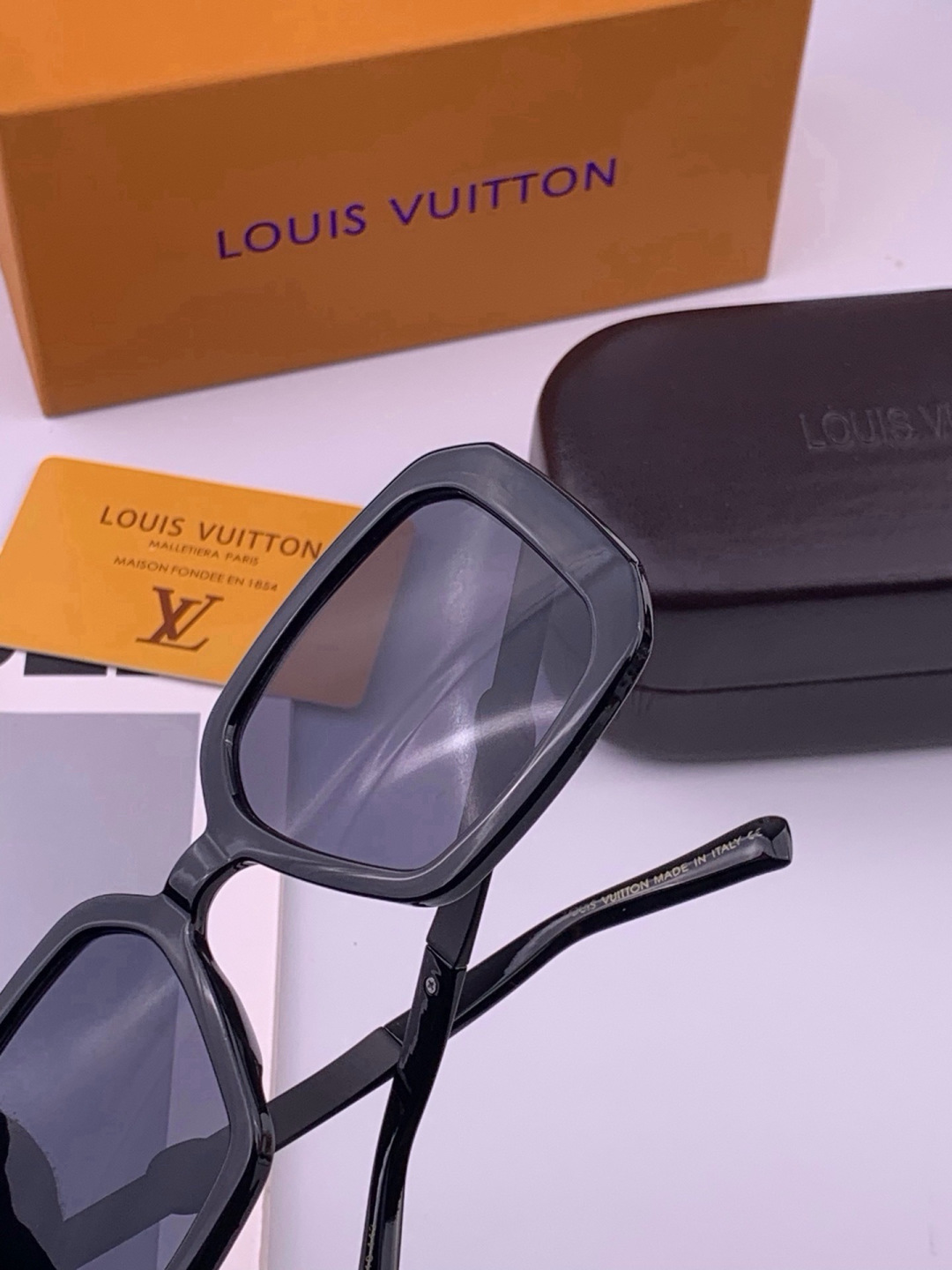 🔺LV🔻早春新款，众多明星同款[色]LV‼️‼️新款大框墨镜 ，🌈🌈宝丽来超清太阳镜🔝🔝型号：L37007