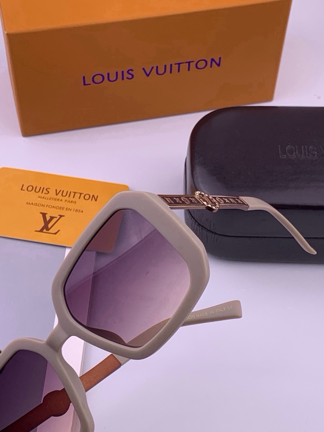🔺LV🔻早春新款，众多明星同款[色]LV‼️‼️新款大框墨镜 ，🌈🌈宝丽来超清太阳镜🔝🔝型号：L37007