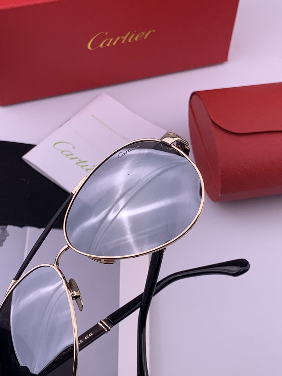 【Cartier  卡地亚】 👑男女款偏光墨镜  双色烤漆工艺  进口宝丽来偏光镜片   顶级做工彰显非凡品味 高品质 