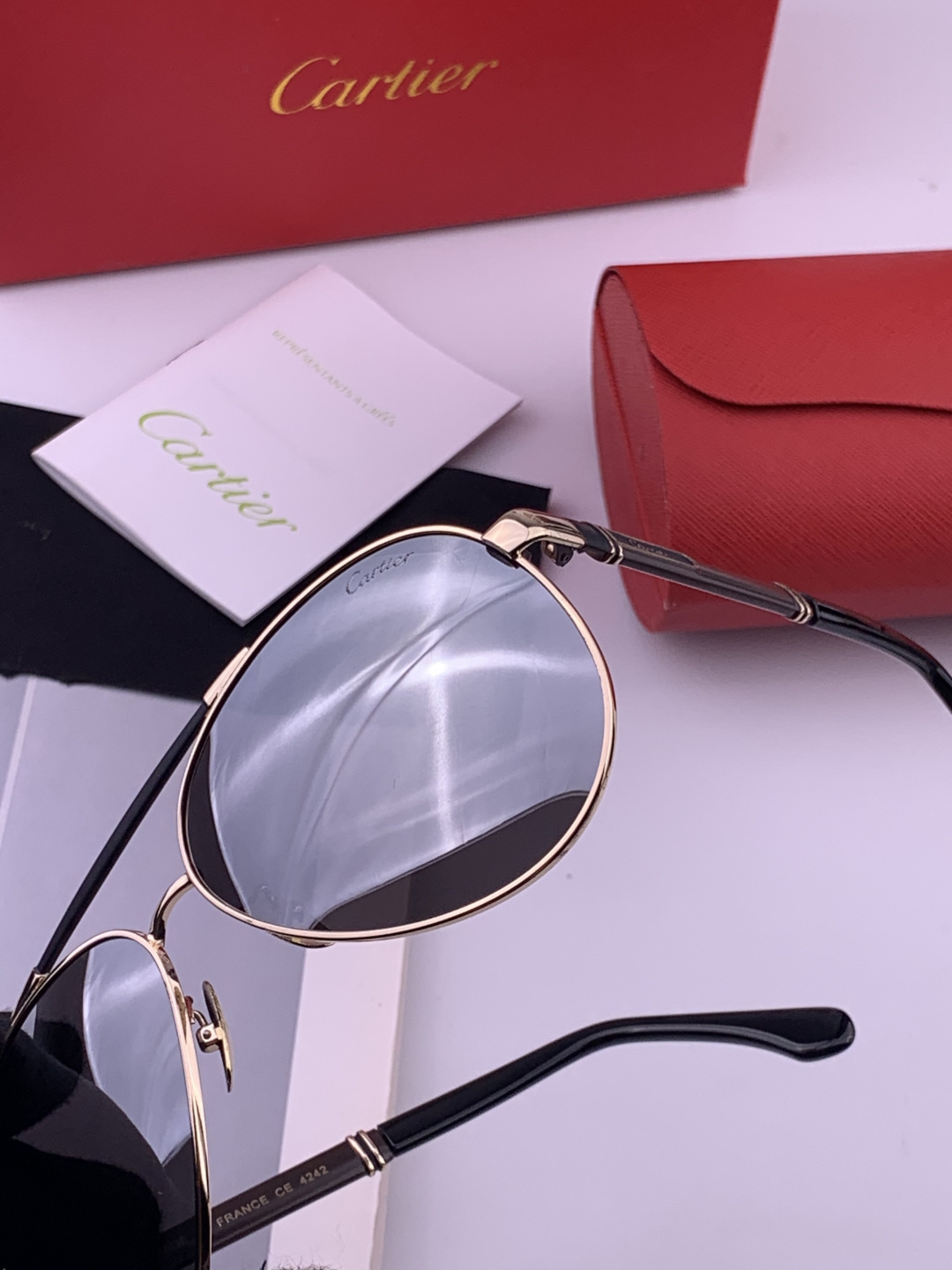【Cartier  卡地亚】 👑男女款偏光墨镜  双色烤漆工艺  进口宝丽来偏光镜片   顶级做工彰显非凡品味 高品质 