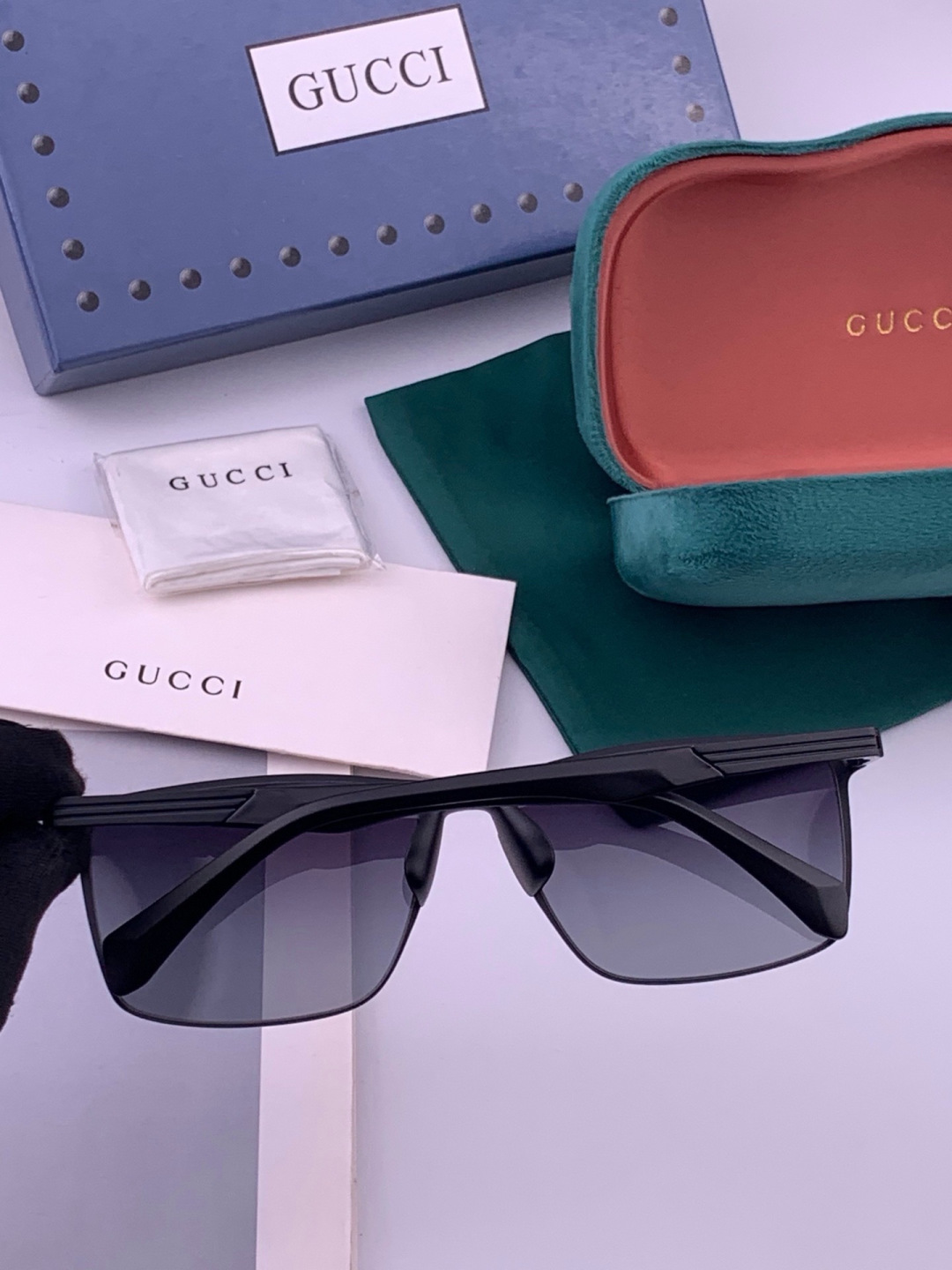 GUCCI 男款炫彩飞行员偏光太阳镜 ❤️材质：高清尼龙加厚卡槽高清偏光镜片 🌹无边框镜架💕颜👍型号：G197