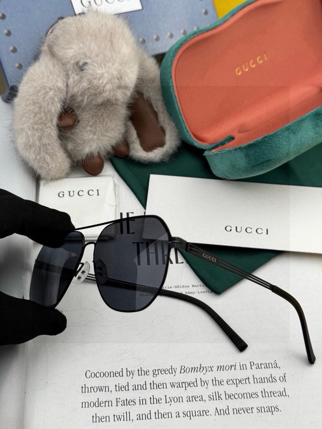 ♦️ GUCCI 新款男女情侣款太阳镜多边形墨镜iP电镀永不褪色 超轻超有弹性整幅眼镜无螺丝重要的是压不坏 高清尼龙镜片